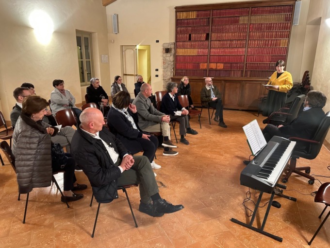 Parole e musica… e il pubblico canta alla presentazione del libro di Giovanni Bataloni