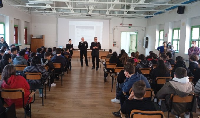 I Carabinieri insegnano: corso su bullismo e cyberbullismo alle Tibaldi