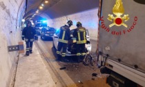 Incidente sulla A9: scontro tra furgone e auto in galleria San Fermo