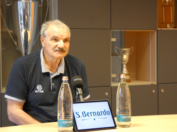 Cantù si prepara al testa-coda con la JuVi, ma la classifica è decisa. Sacchetti: “Vogliamo vincere e onorare il campionato”