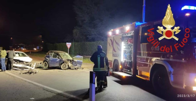 Scontro tra auto a Bregnano, grave una giovane SIRENE DI NOTTE