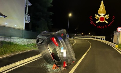 Si ribalta con l'auto a Canzo: ferito un 31enne