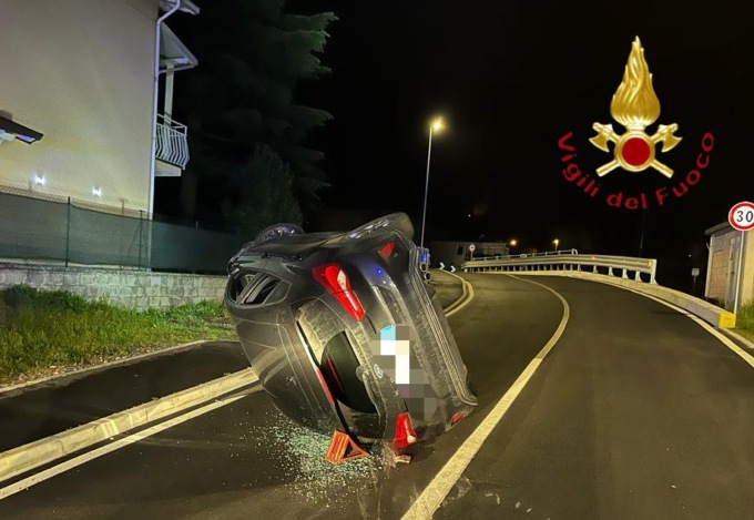 Si ribalta con l’auto a Canzo: ferito un 31enne