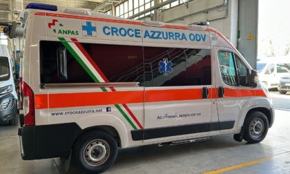 La Croce Azzurra di Rovellasca inaugura l'ambulanza dedicata alla memoria di Trainini