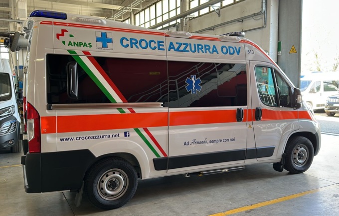 La Croce Azzurra di Rovellasca inaugura l’ambulanza dedicata alla memoria di Trainini