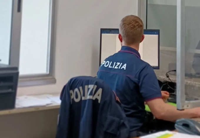 Va in Questura per il permesso di soggiorno ma è irregolare: espulso marocchino