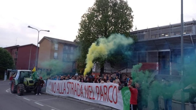Coordinamento “No Canturina Bis”: due manifestanti condannati per aver acceso i fumogeni. Scoppia la protesta