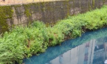 Prima pioggia... e il torrente Lura si tinge di blu