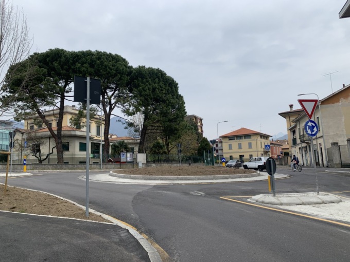 Erba, la rotonda di piazza Rufo ha trovato il suo benefattore: ci sarà un corniolo ad abbellirla