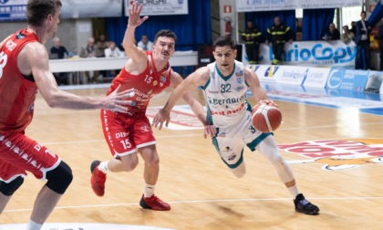 Pallacanestro Cantù: Pistoia ripaga i biancoblù con la stessa moneta e vincono al PalaDesio