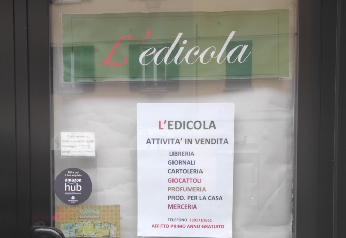 L’edicola chiude ma il titolare rilancia: “Locali gratis per un anno a chi subentrerà”
