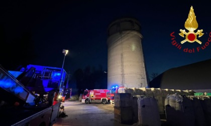 Incendio alla Ipae Pro Garden di Merone: 8 ore per spegnere le fiamme SIRENE DI NOTTE