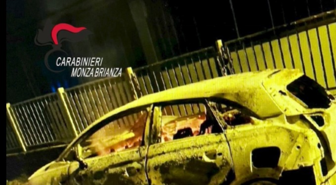 Fermato il piromane della Brianza: aveva dato fuoco a 28 auto in pochi giorni