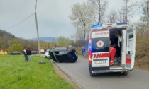 Villa Guardia: tre ragazzi si ribaltano con l'auto in via per Gironico