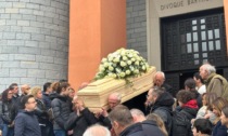 Oggi celebrati i funerali di Bianca: folla in preghiera e stretta in un abbraccio caloroso alla famiglia