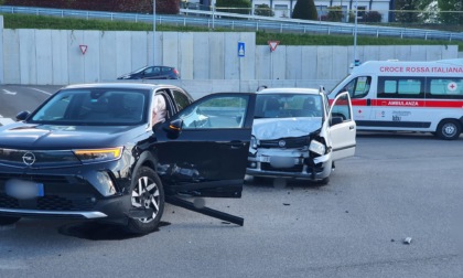 Incidente a Cantù: forte impatto tra due auto in via Milano