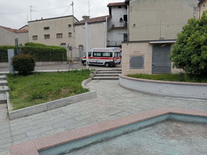 Rissa a Cantù: due stranieri si prendono a bottigliate