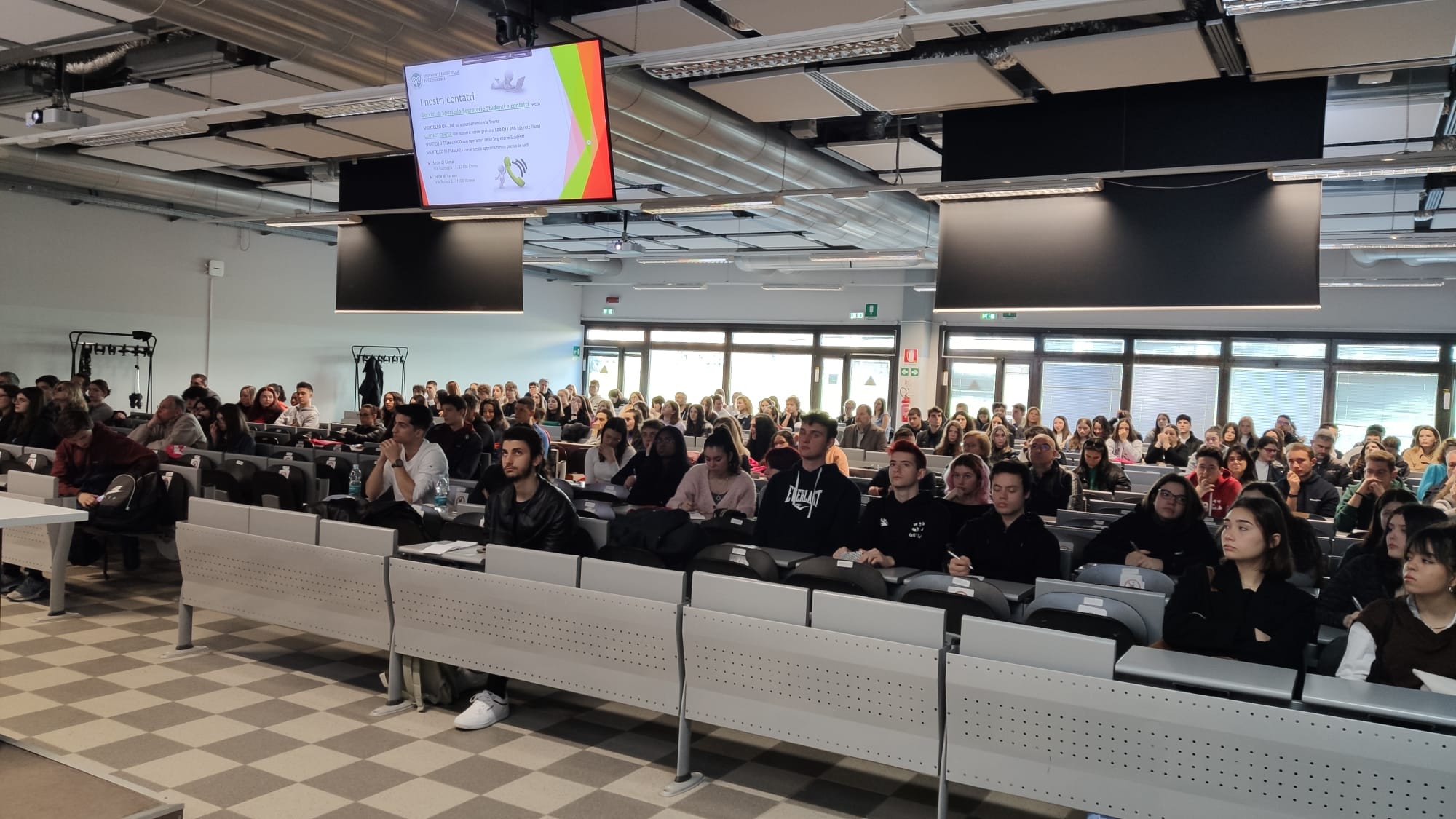 Successo per l'Open day dell'Insubria: 1600 aspiranti matricole tra Varese  e Como - Prima Como