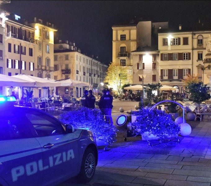 Scatena una rissa, viene picchiato e rifiuta i soccorsi, non contento entra in un bar e fa ancora a botte