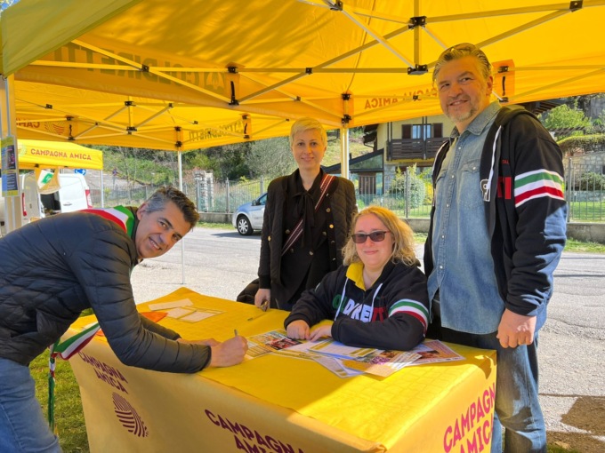Campagna Amica: in centinaia in riva al Segrino per l’inaugurazione del mercato a Eupilio