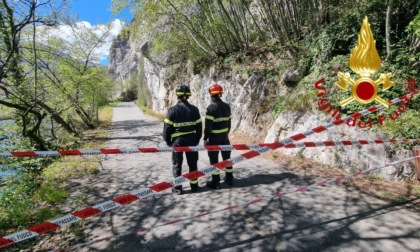 Piovono rocce sulla ciclopedonale Regina: pista chiusa, domani si deciderà