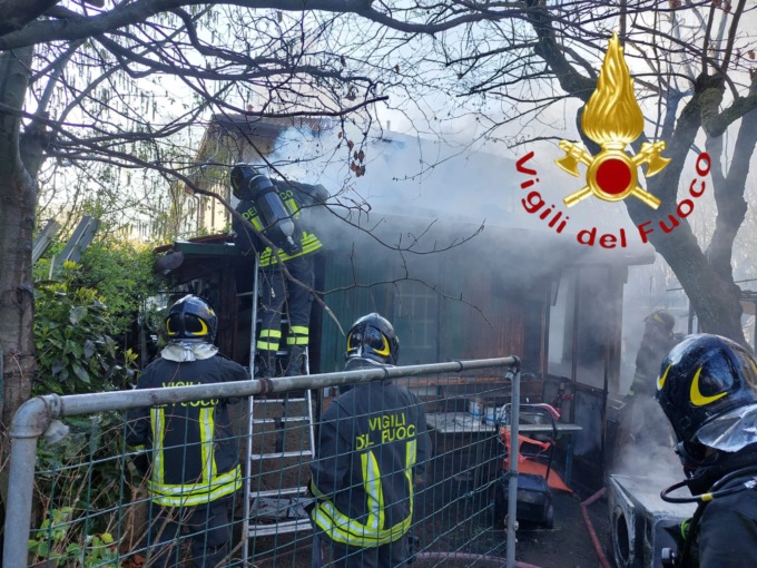Albavilla, dependance distrutta dalle fiamme