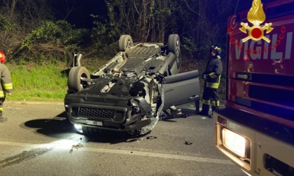 Frontale tra auto nella notte a Cermenate