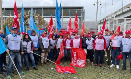 Lavoratori del legno in sciopero al Salone: "Il Made in Italy si fa insieme, il contratto venga rispettato"