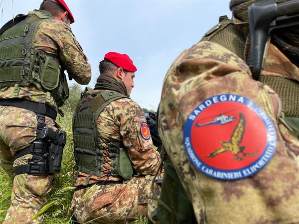 I Cacciatori dei Carabinieri contro i pusher nei boschi del Parco Pineta