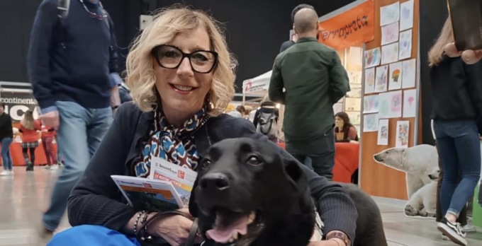 Accoglie in casa futuri cani guida per ciechi
