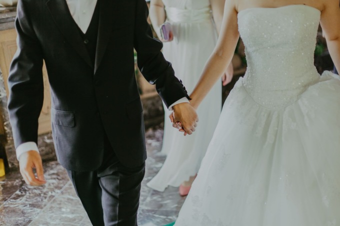 Come si svolge un servizio fotografico per matrimoni?