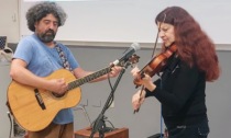 La violinista di Bob Dylan, Scarlet Rivera, in concerto per gli studenti del Sant'Elia