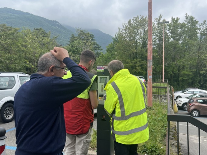 Erba parcheggio ospedale, appello per lasciarlo gratuito