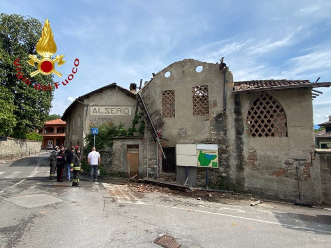Crolla una parte del tetto dell’ex ristorante San Giocondo: Vigili del fuoco ad Alserio