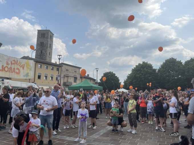 In mille alla camminata per Carola a Erba
