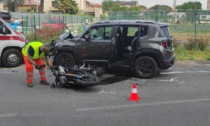 Violento impatto tra auto e moto a Cantù: in ospedale il motociclista e una bambina di 2 anni