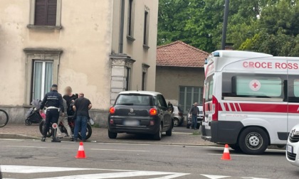 Incidente a Cantù: scontro tra auto e moto in viale alla Madonna. Feriti due giovanissimi