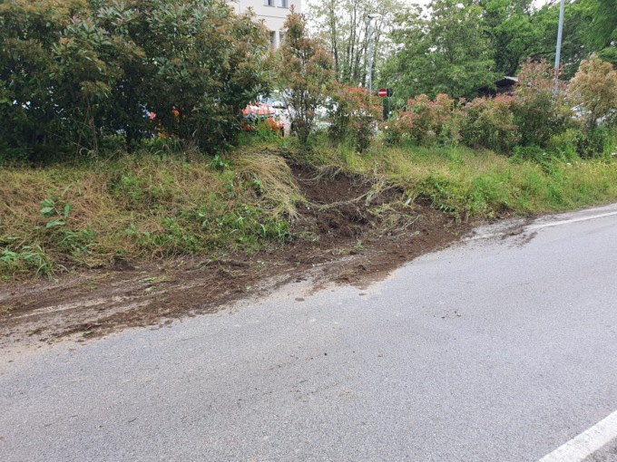 Incidente a Cucciago: sbanda con l’auto e finisce contro il terrapieno