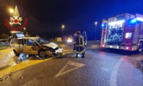 Si schianta all'uscita della Pedemontana e l'auto inizia a perdere GPL: intervengono i Vigili del fuoco