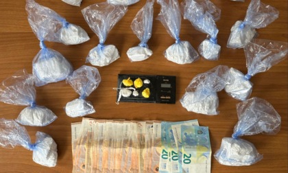 Quasi un chilo di cocaina nelle sue due macchine: arrestato spacciatore marocchino