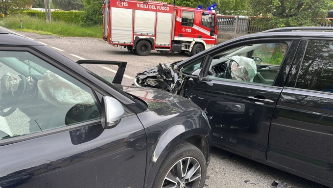 Frontale a Olgiate: uomo perde i sensi e invade l’altra corsia