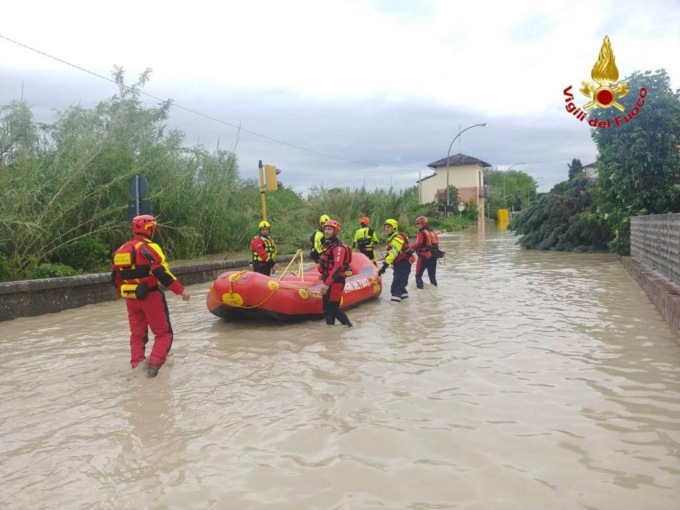 Vigili del fuoco in Emilia