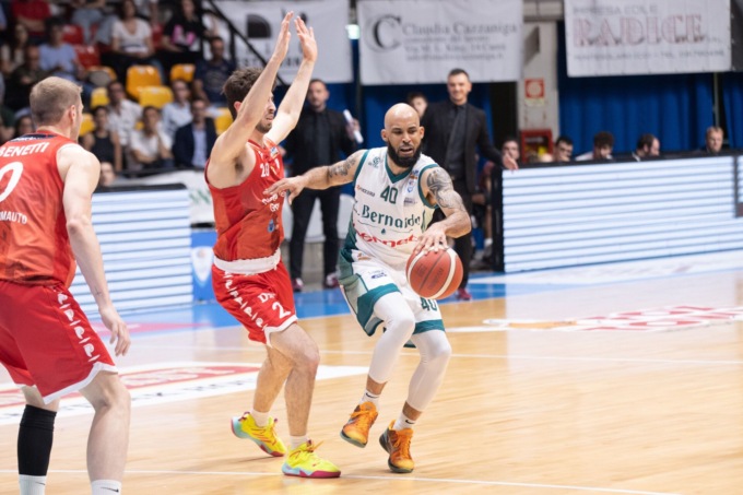 Cantù stende Pistoia e va sul 2 a 0 nella semifinale play off