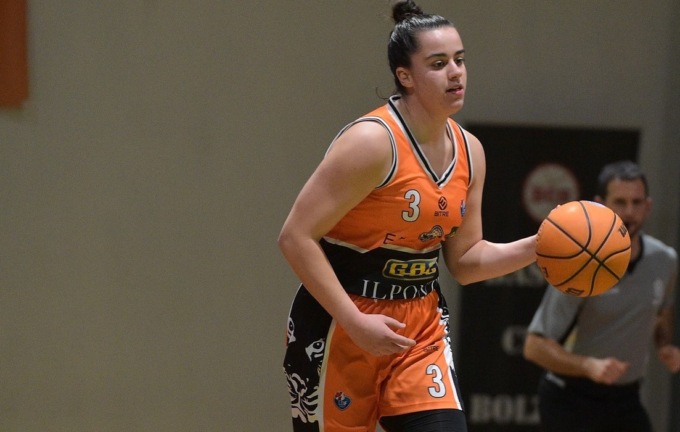 Basket femminile: la comasca Paola Novati vede vicino lo storico salto in A1 con Milano