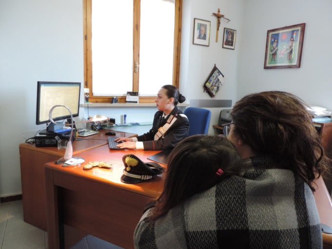 Da Cantù a Mariano: chi minaccia la moglie, chi l’amante, chi maltratta i figli. Carabinieri in prima linea contro la violenza di genere
