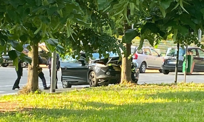 Urta un’auto e scappa, rintracciato e denunciato il camionista pirata