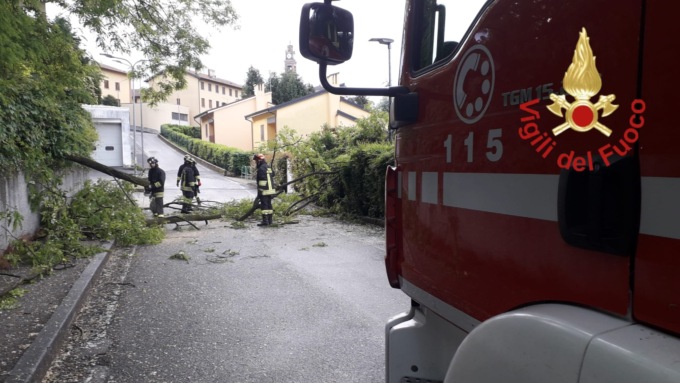 Mattinata intensa per i Vigili del fuoco comaschi