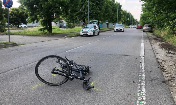 Ciclista di Albese investito a Desio: è gravissimo