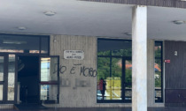 Scritte anarchiche a Erba: nuovo raid dei vandali, bestemmie e minacce di morte a Zoffili
