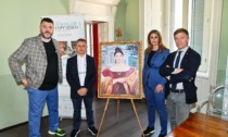 Un fantastico regalo per il liceo Giuditta Pasta: Alex Caminiti dona il quadro dedicato alla cantante lirica